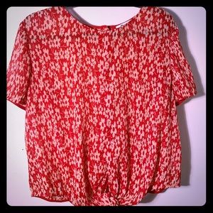 Crinkled Button-Back Tie Tee in Full Bloom